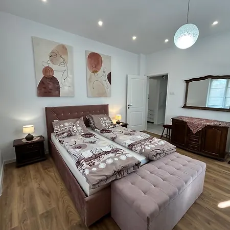 Aristocrat With Free Parking Apartamento